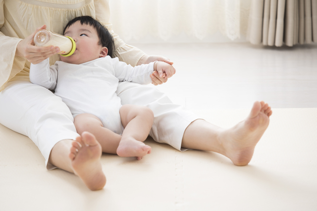 赤ちゃんに粉ミルクを安心して飲ませていい理由とは 授乳の話 後編 妊娠 出産インフォ ミキハウス出産準備サイト