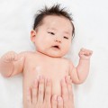赤ちゃんのスキンケア最前線　 “保湿剤ベタベタ塗り”が推奨されている理由