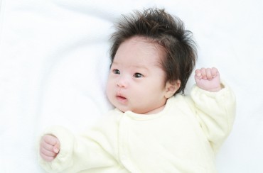 【1】赤ちゃんのベッドや布団周りはすっきりと片づける