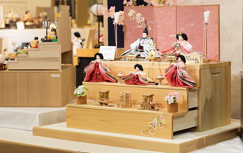 憧れと機能の両立「収納タイプの三段飾り」